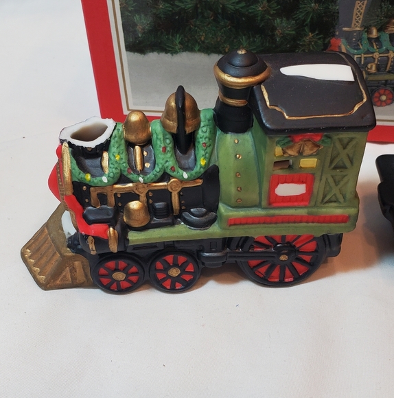 Dickens Collectibles Vintage 1998 Hand Painted Porcelain Train Set, 3 Pieces - Picture 2 of 14